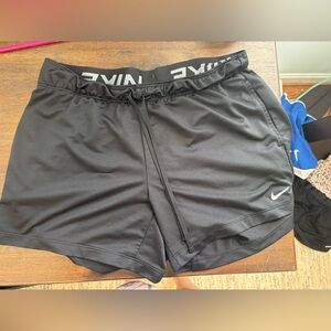 Black Nike shorts size small